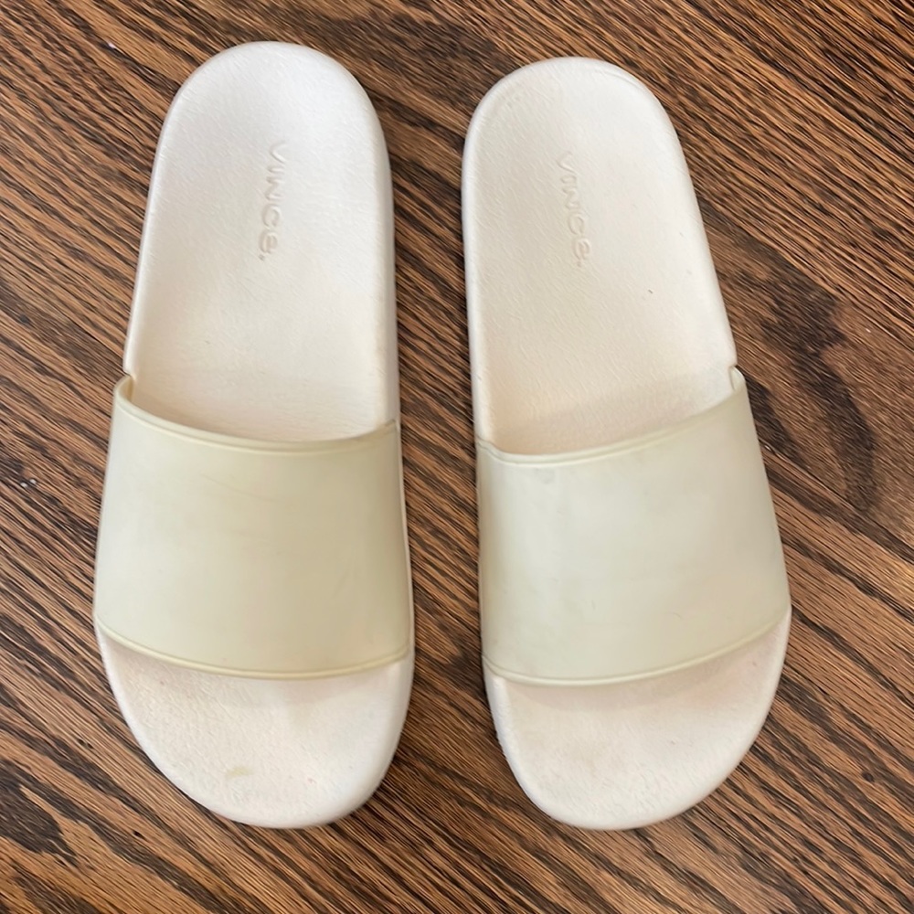 VINCE slides - size 8